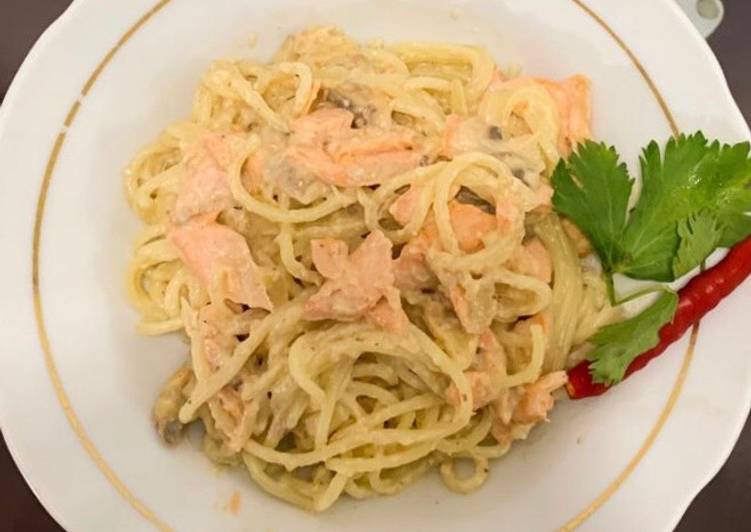 Langkah Mudah untuk Menyiapkan Creamy salmon spaghetti Anti Gagal