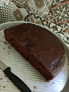 Una foto de Bizcochuelo de chocolate en olla Essen. SÚPER FÁCIL, AIREADO, HÚMEDO Y ECONÓMICO🍫