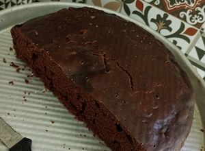 Una foto de Bizcochuelo de chocolate en olla Essen. SÚPER FÁCIL, AIREADO, HÚMEDO Y ECONÓMICO🍫