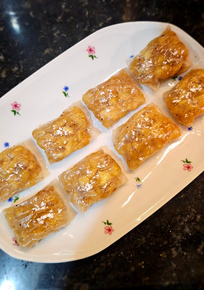Una foto de Rollitos de papel de arroz dulce con manzana y canela