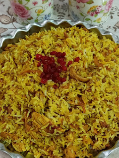 عکسی از دستور 🍚🍗عدس پلوزعفرانی ومرغ ریش ریش 🍗🍚