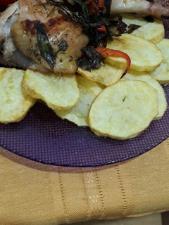 Una foto de Pollo con papas fritas