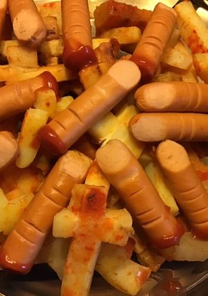 Une photo de Poêlée de doigts et croix d Halloween (panais pommes de terre patate douce navet saucisses)