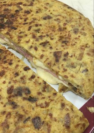 Una foto de Tortilla Jamón/Queso🍳🧀