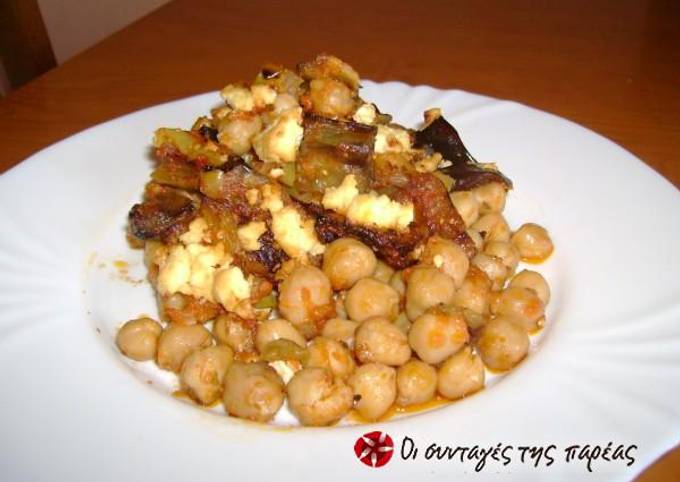 Chickpeas in the Dutch oven with eggplants