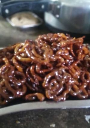 गुड़ की जलेबी (gur ki jalebi recipe in Hindi) रेसिपी मुख्य फोटो