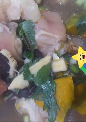 Hình của món Đương quy tươi hầm móng giò, bí đỏ.