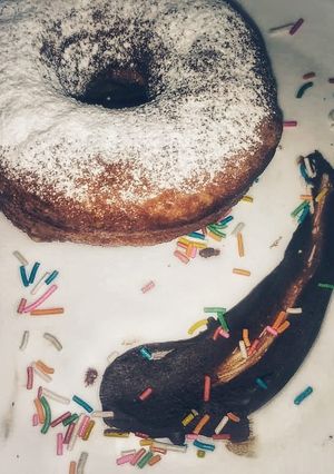 Una foto de Donas espolvoreadas