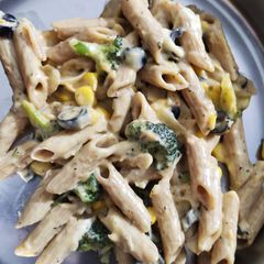 White Sauce Veggie Pasta A picture of White Sauce Veggie Pasta.