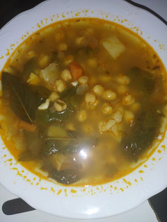 Una foto de Potaje de garbanzos con espinacas