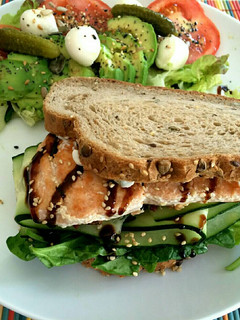 Una foto de Sándwich de salmón