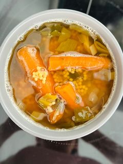 Une photo de Bouillon de légumes et perles de pâte