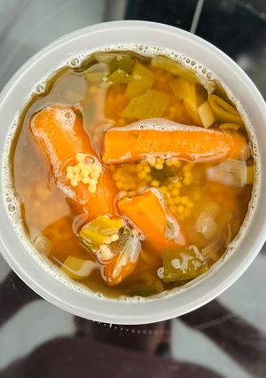 Une photo de Bouillon de légumes et perles de pâte
