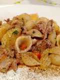 Conchiglie con Muscolo di Vitello, Patate e Pomodori