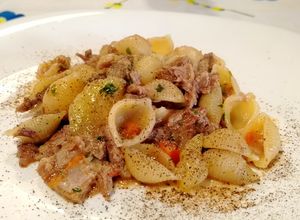Foto di Conchiglie con Muscolo di Vitello, Patate e Pomodori