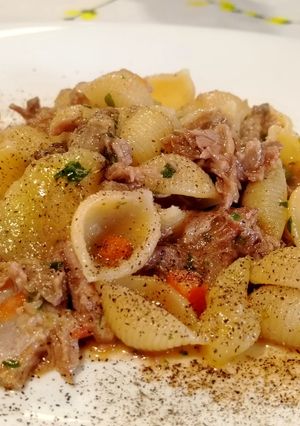 Foto di Conchiglie con Muscolo di Vitello, Patate e Pomodori