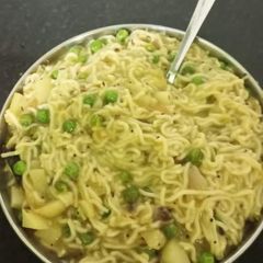 A picture of Noodles with veges.