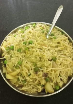 A picture of Noodles with veges.