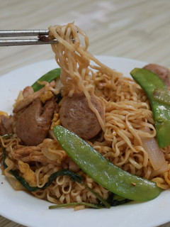 貢丸炒炸醬泡麵 懶人料理 的食譜成品照片