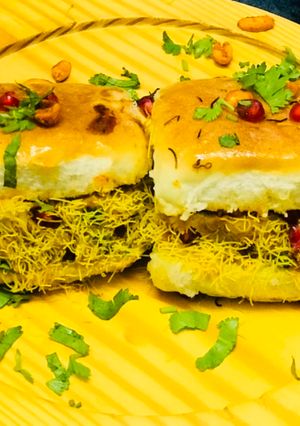 કચ્છી દાબેલી (Kutchi Dabeli Recipe In Gujarati) રેસીપી મુખ્ય ફોટો