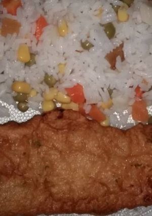 Una foto de Marinera con arroz primavera