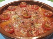 Una foto de pasta con mortadela