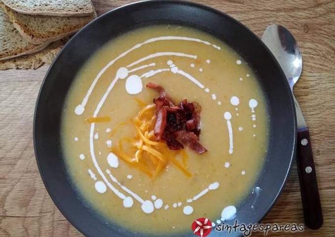 κύρια φωτογραφία συνταγής Σούπα με πατάτα και μπέικον