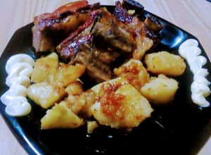Una foto de Asado de tira al horno con papas