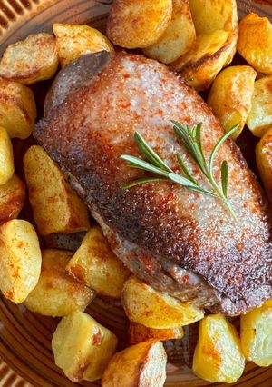 Hình của món Ức Vịt & Khoai Tây Nướng Muối.