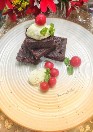 A picture of Fudgy chocolate brownie.