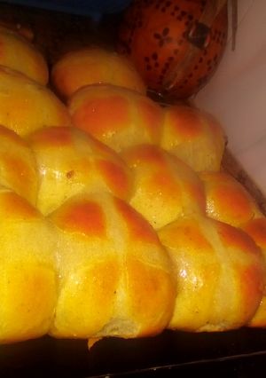 A picture of Hot cross buns.