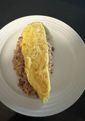 沙茶炒飯尬失敗蛋包 的食譜成品照片