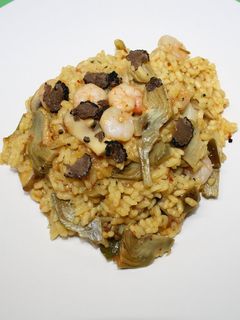 Una foto de Arroz con verduritas, gambas y trufa