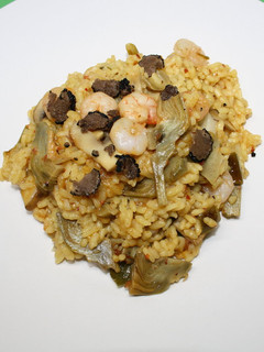Una foto de Arroz con verduritas, gambas y trufa