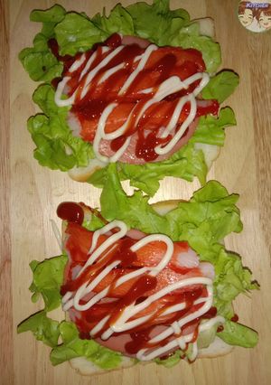 รูปของ แซนวิชโบโลน่าสลัด (Bologna and Salad Sandwich)