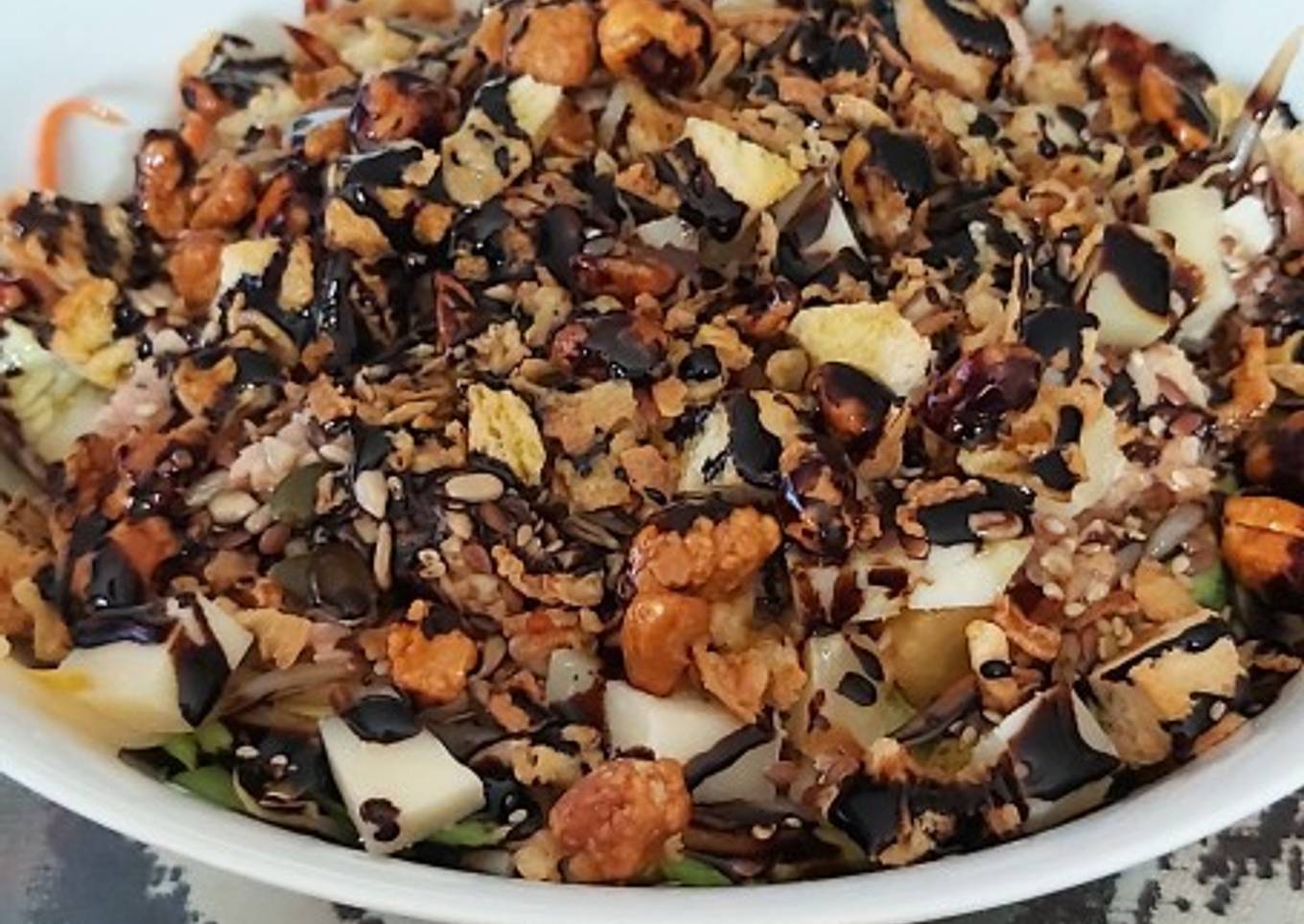 Ensalada variada con aguacate
