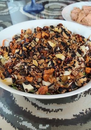 Una foto de Ensalada variada con aguacate