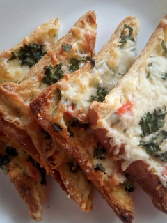 A picture of Chili cheese toast.