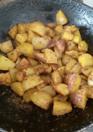 A picture of Chilke wale aloo.
