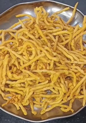 बेसन के सेव (Besan ke sev recipe in Hin रेसिपी मुख्य फोटो