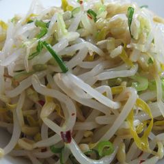 A picture of Bean Sprouts Salad.