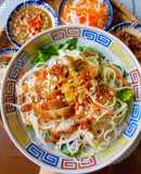 Bún mắm thịt heo chiên giòn