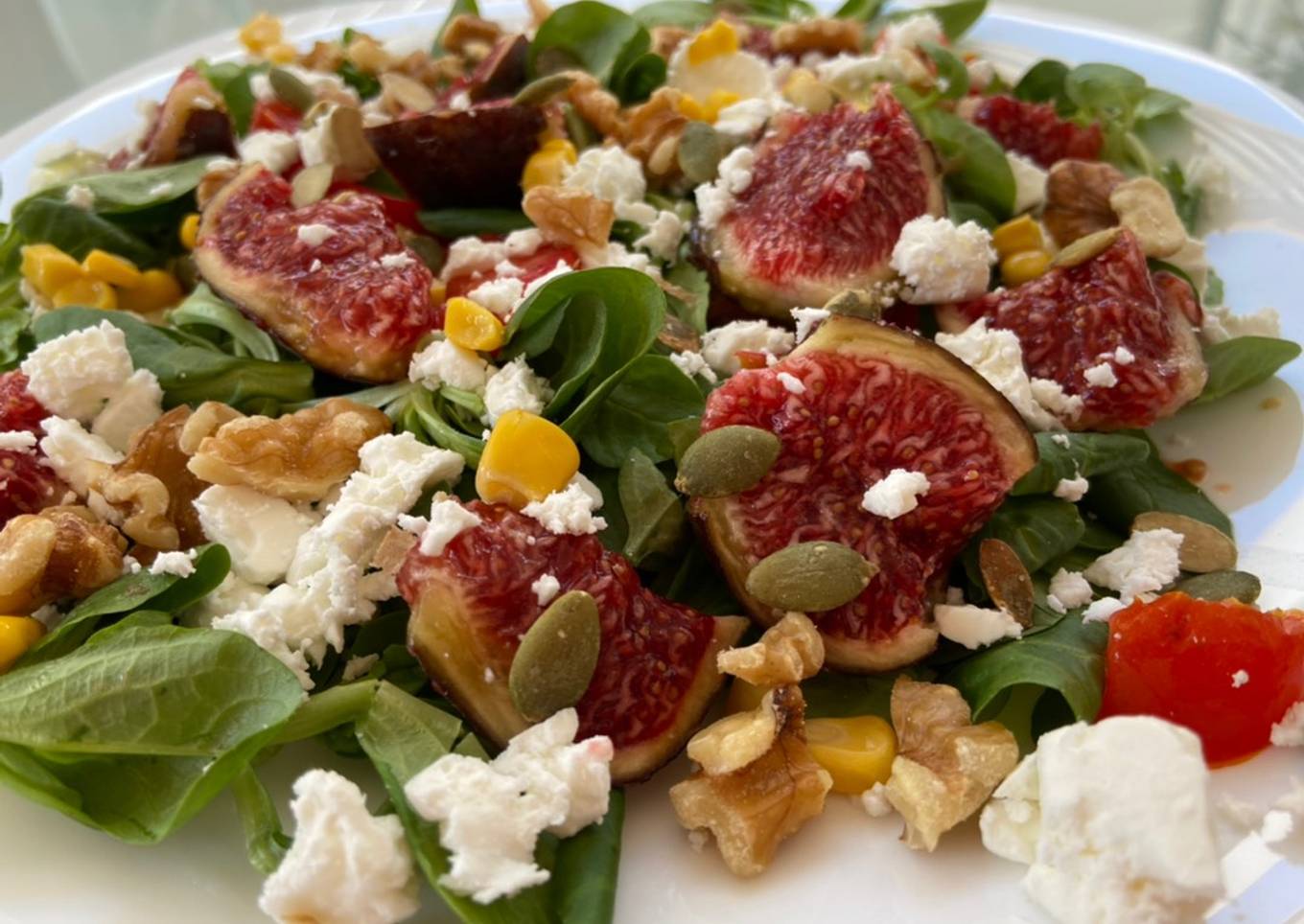 Ensalada con higos negros