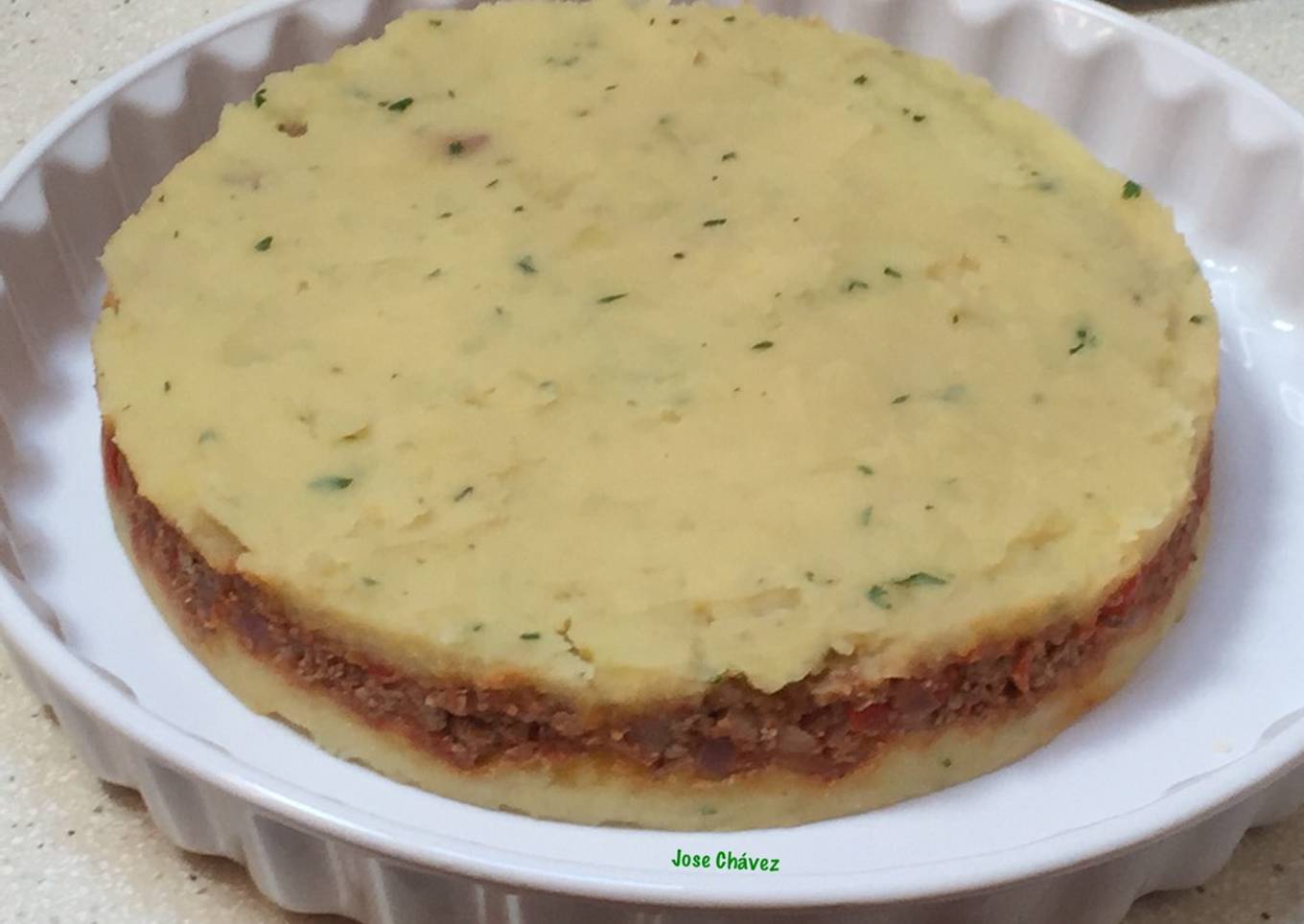 Pastel de puré de papas con salsa boloñesa