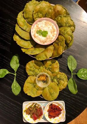 A picture of Spinach Poori.