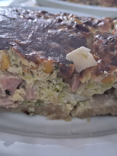 Una foto de Tarta de puerro, cebolla y maíz