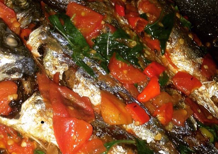 Resep Ikan layang sambal kemangi yang nikmat