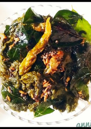 A picture of Spicy spinach/palak chutney.