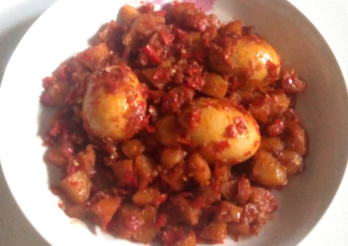 Kentang sambal goreng telur
