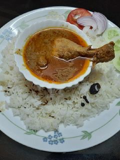 मालवणी चिकन आणि जिरा मसाला राईस (Malvani Chicken Jeera Rice Recipe In Marathi) रेसिपी चे मुख्य फोटो
